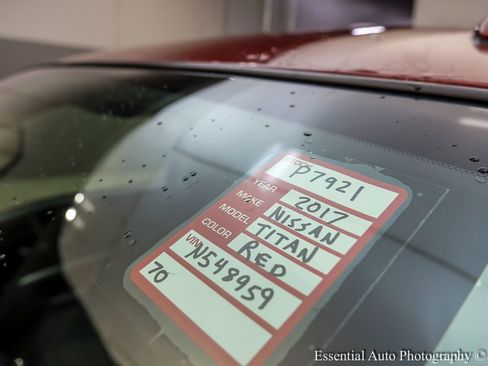 Used 2017 Nissan Titan SV image 27