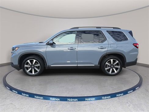 Used 2023 Honda Pilot Touring image 9