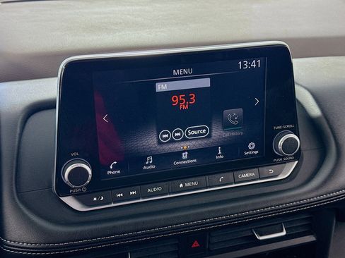 Used 2023 Nissan Rogue S image 16