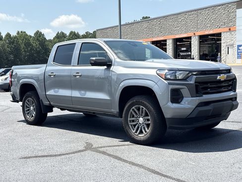 Used 2025 Chevrolet Colorado LT RWD image 17