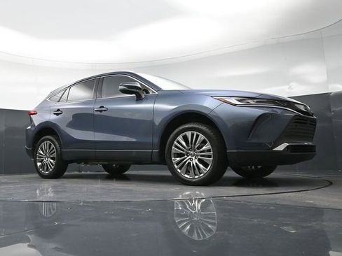 Used 2024 Toyota Venza XLE image 35