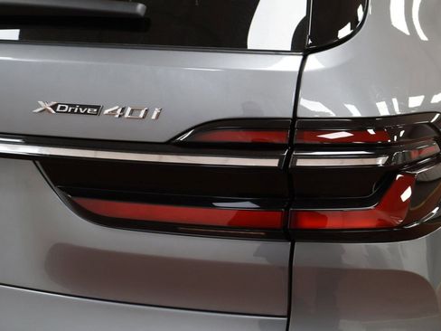 Used 2025 BMW X7 xDrive40i w/ Premium Package image 13