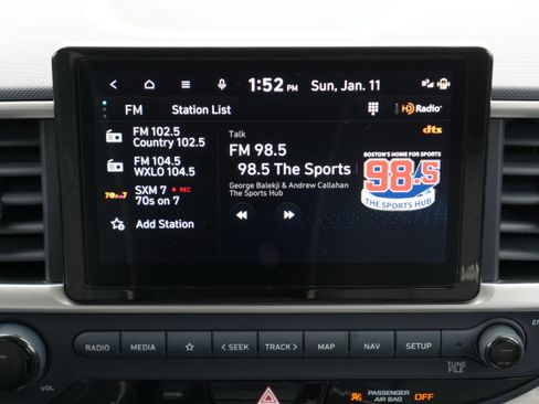 Used 2024 Hyundai Venue Limited image 17