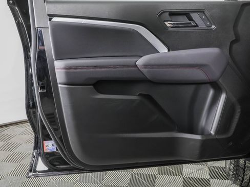 Certified 2025 Chevrolet Colorado Z71 AWD/4WD image 33