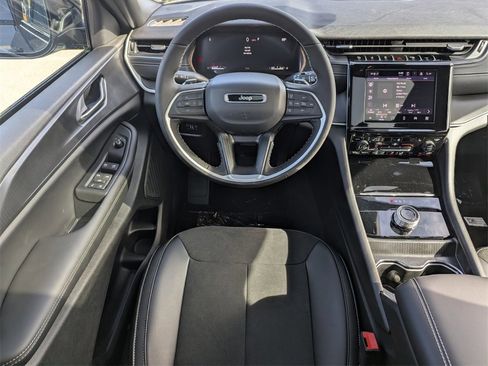 New 2025 Jeep Grand Cherokee Altitude image 11