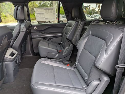 New 2026 Lincoln Navigator L Reserve w/ Jet Appearance Package AWD/4WD image 8