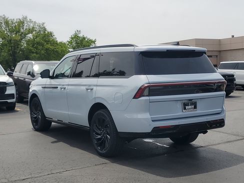New 2026 Lincoln Navigator Reserve AWD/4WD image 3