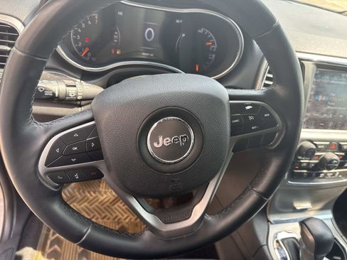 Used 2018 Jeep Grand Cherokee Laredo image 21