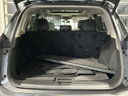 Used 2023 Nissan Rogue SV w/ SV Premium Package image 32