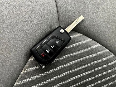 Used 2023 Toyota Camry SE image 14