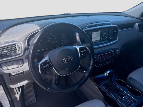 Used 2019 Kia Sorento SX image 7