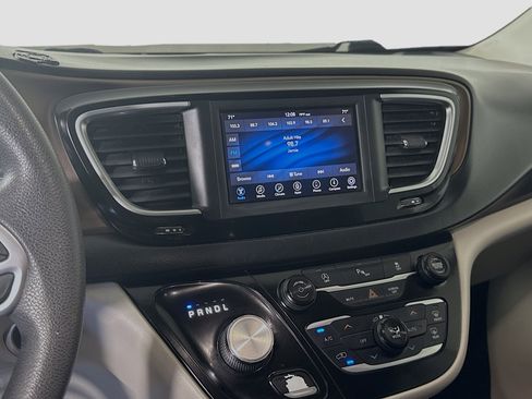 Used 2018 Chrysler Pacifica Touring Plus w/ Tire & Wheel Group image 18