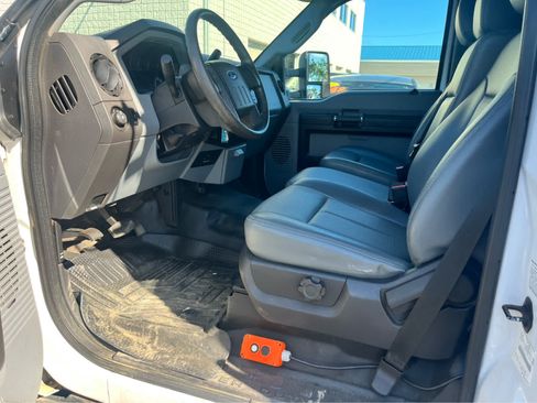 Used 2015 Ford F550 4x4 Regular Cab Super Duty image 11