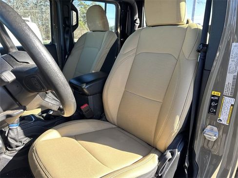 Used 2020 Jeep Gladiator Sport image 16