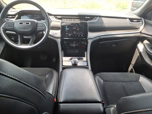 Used 2024 Jeep Grand Cherokee Altitude RWD image 13
