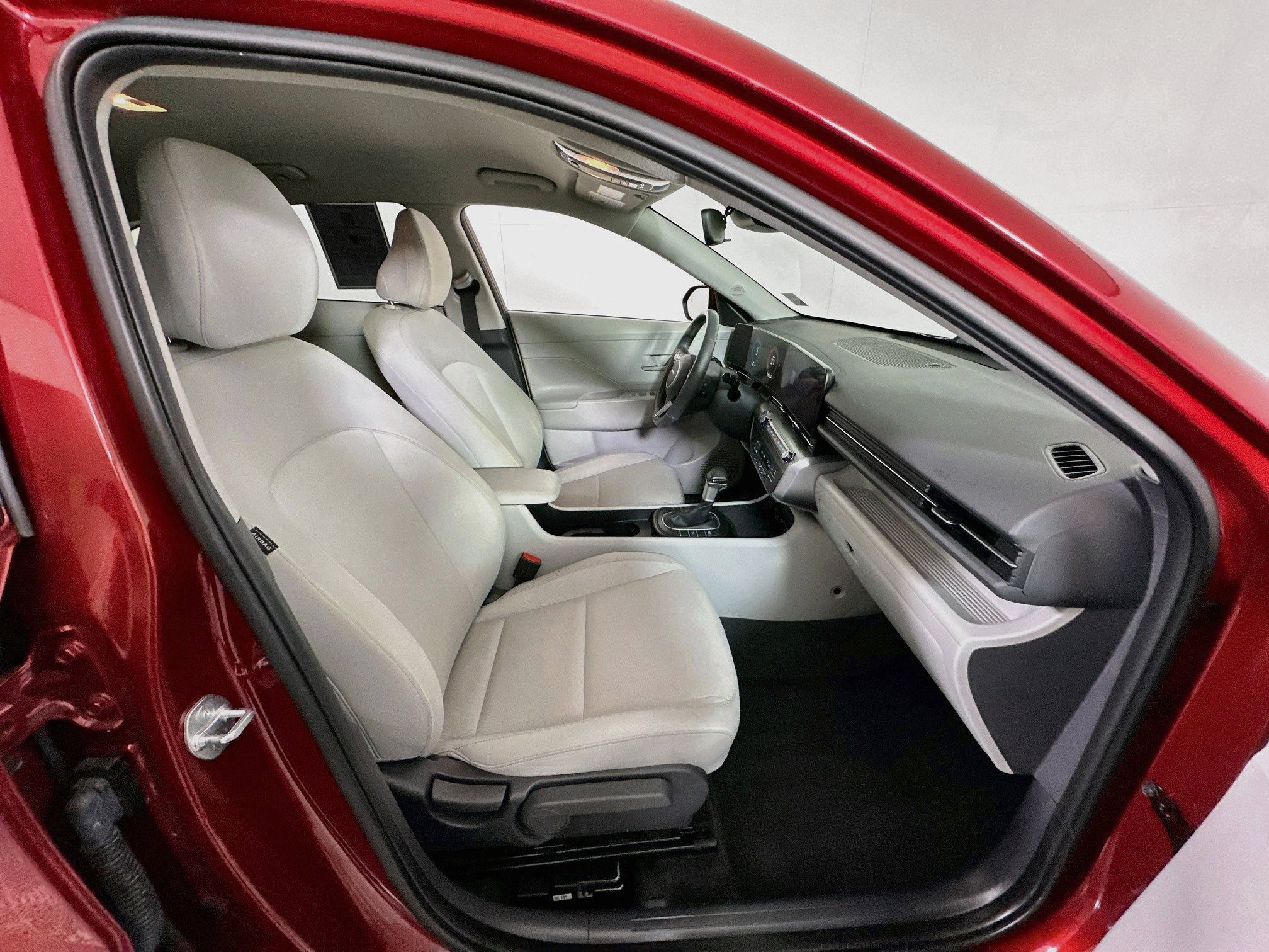 Used 2025 Hyundai Kona SEL FWD image 32