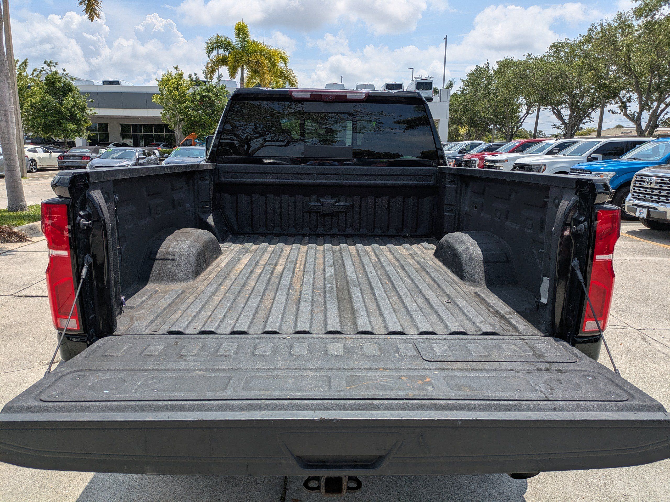 Used 2024 Chevrolet Silverado 2500 LTZ w/ LTZ Premium Package AWD/4WD image 13