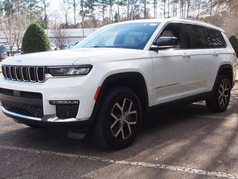 Used 2025 Jeep Grand Cherokee L Limited w/ Luxury Tech Group II image 3