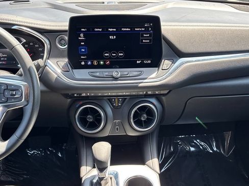 Used 2025 Chevrolet Blazer LT FWD image 15
