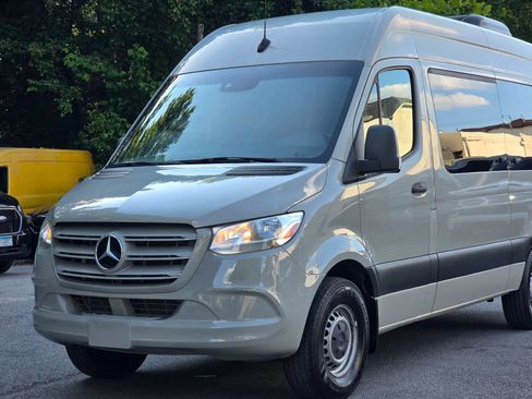 Used 2022 Mercedes-Benz Sprinter 2500 image 2