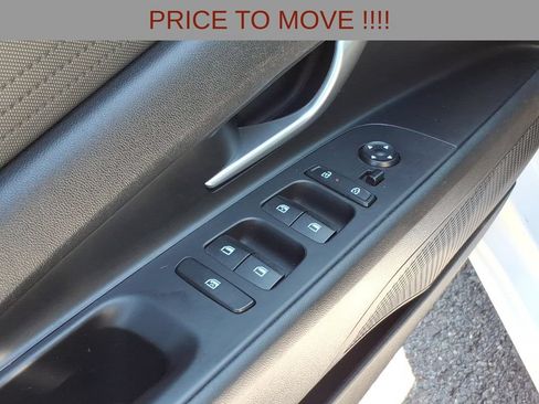 Used 2024 Hyundai Elantra SEL FWD image 14