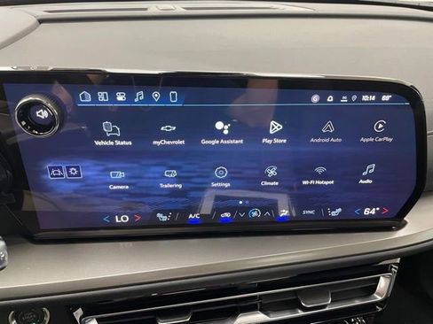 New 2026 Chevrolet Traverse LT w/ Sun and Wheel Package AWD/4WD image 3