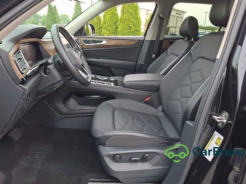 Used 2025 Volkswagen Atlas SE AWD/4WD image 14
