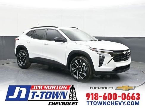 New 2026 Chevrolet Trax RS w/ Sunroof Package FWD image 1