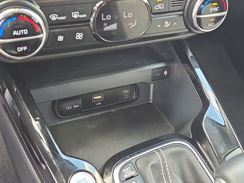 Certified 2024 Kia Soul GT-Line FWD image 25