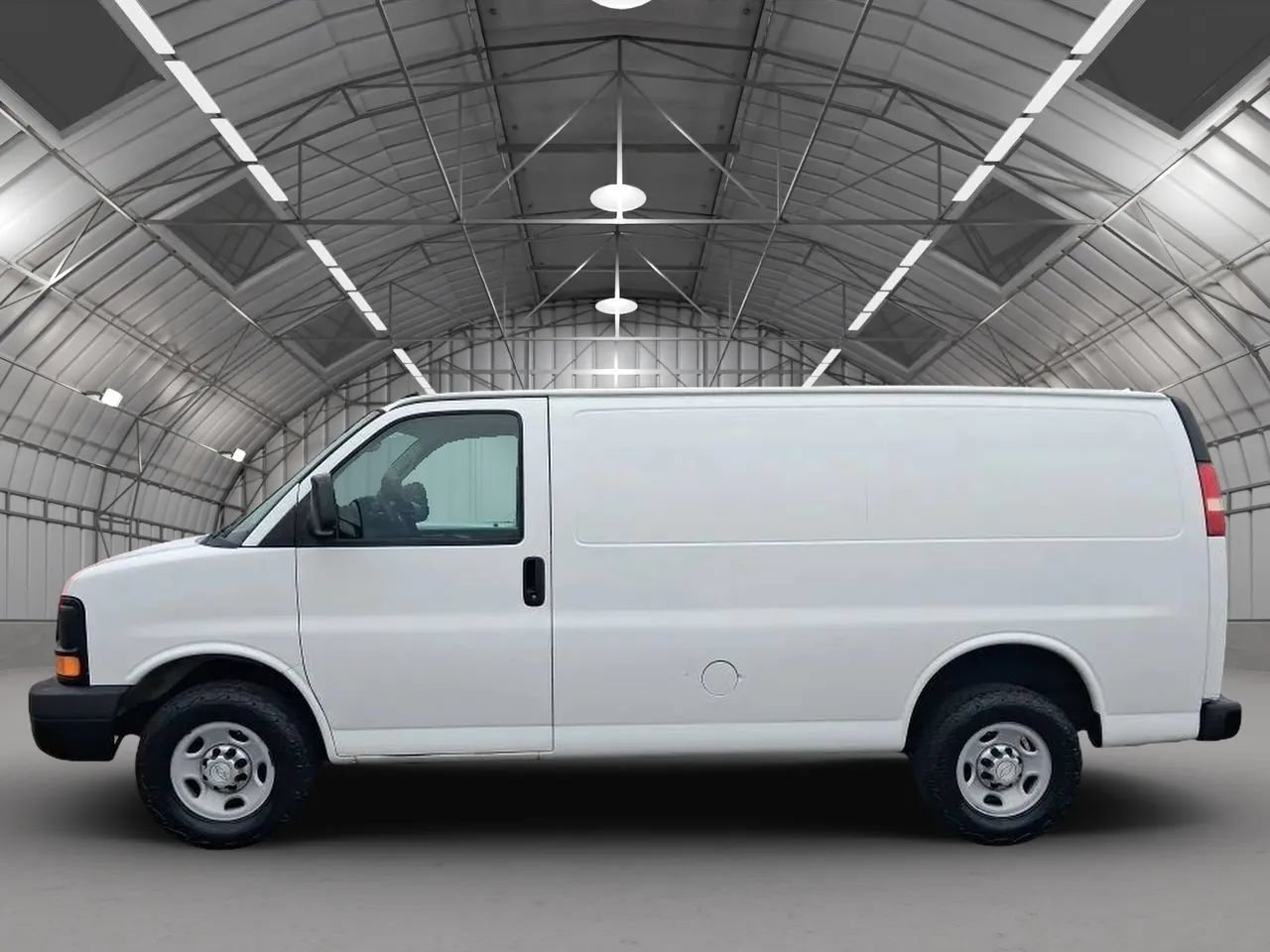 Used 2015 Chevrolet Express 2500 RWD image 2