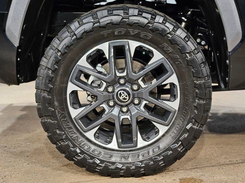 Used 2025 Toyota Tundra Limited AWD/4WD image 17