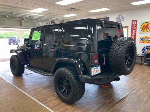 Used 2017 Jeep Wrangler Unlimited Rubicon AWD/4WD image 9