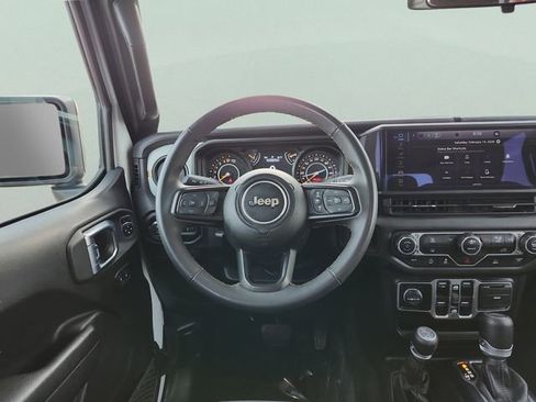 Used 2025 Jeep Gladiator Sport image 1