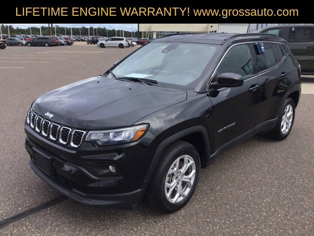 Used 2024 Jeep Compass Latitude AWD/4WD image 4
