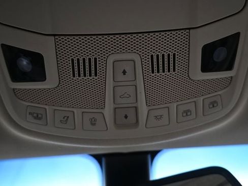 Used 2017 Lincoln Continental Reserve w/ Technology Package image 34