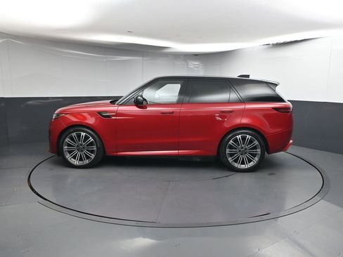 Used 2025 Land Rover Range Rover Sport Dynamic SE AWD/4WD image 2