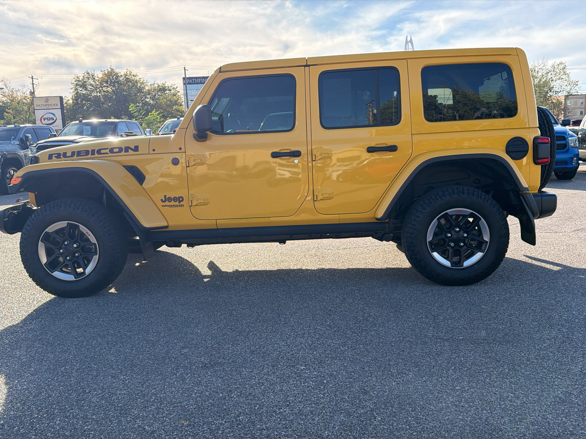 Used 2019 Jeep Wrangler Unlimited Rubicon w/ Dual Top Group AWD/4WD image 2