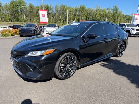 Used 2018 Toyota Camry XSE FWD image 8