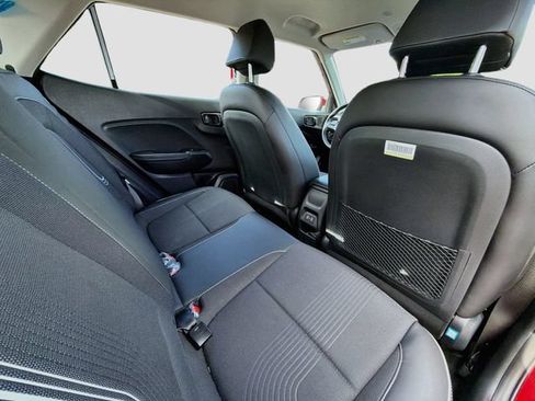 Used 2024 Hyundai Venue Limited FWD image 25