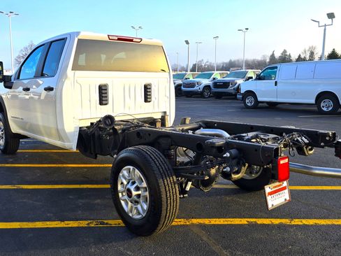 New 2026 GMC Sierra 2500 Pro w/ Convenience Package AWD/4WD image 6