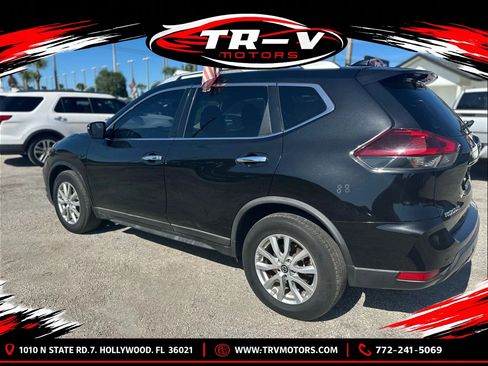 Used 2020 Nissan Rogue SV FWD image 12