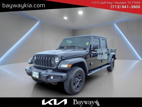 Used 2024 Jeep Gladiator Sport AWD/4WD image 3
