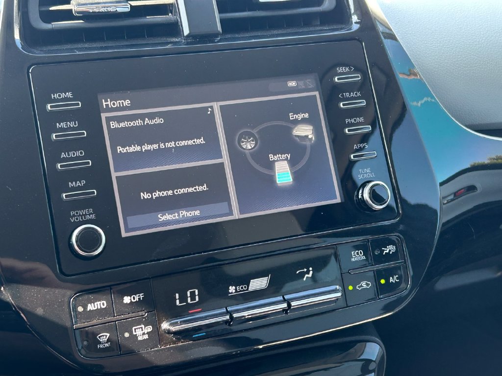 Used 2020 Toyota Prius XLE FWD image 28