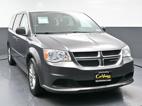 Used 2017 Dodge Grand Caravan SE image 4