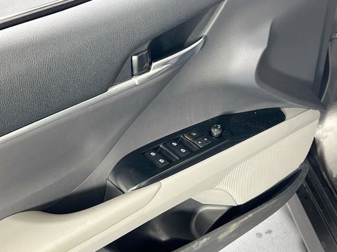 Used 2020 Toyota Camry LE image 17