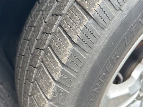 Used 2015 Chevrolet Equinox LT w/ Driver Convenience Package image 2