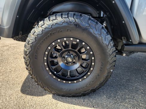 Used 2021 Jeep Gladiator Rubicon AWD/4WD image 12