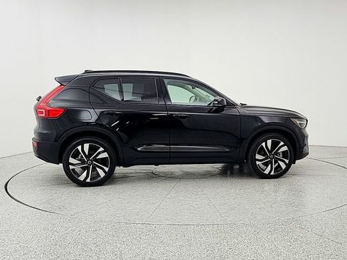 Certified 2025 Volvo XC40 B5 Plus AWD/4WD image 4