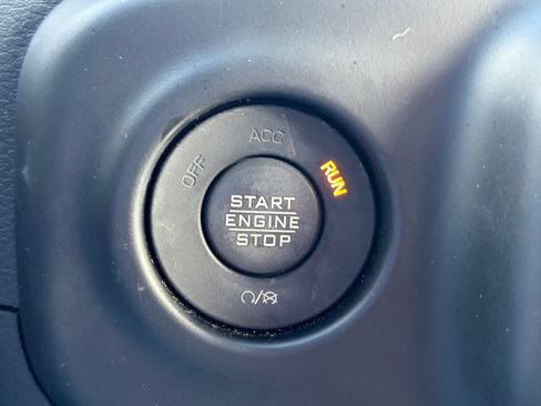 Used 2022 Jeep Wrangler Sport AWD/4WD image 22