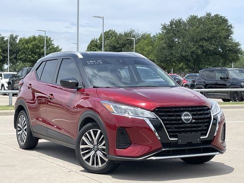 Used 2023 Nissan Kicks SV FWD image 2